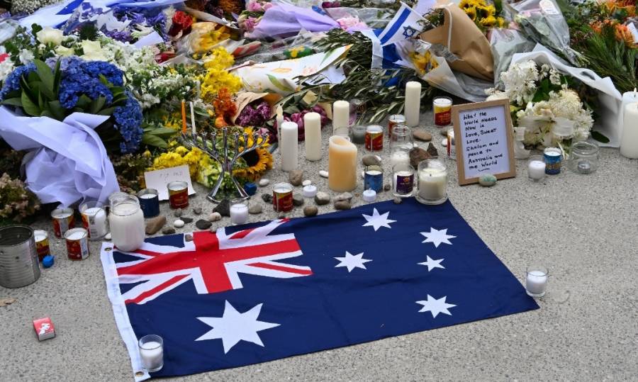 بونڈائی بیچ پر حملہ آور کو قابو کرکے جانیں بچانے والے شامی نژاد شہری کو 25 لاکھ ڈالر کا انعام دے دیا گیا