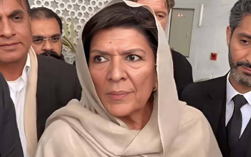 پارٹی کا جو لیڈر مذاکرات کی بات کرتاہے وہ عمران خان کا ساتھی نہیں ہے: علیمہ خان