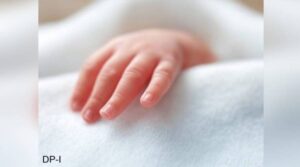 سرکاری اسپتال میں بروقت طبی امداد نہ ملی، 3 ماہ کی بچی دم توڑ گئی۔