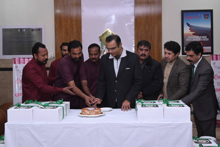 ٹی ڈی سی پی میں کرسمس کا کیک کاٹنے کی تقریب، تمام ورکرز سے محبت کرتے ہیں، ایم ڈی عاصم رضا