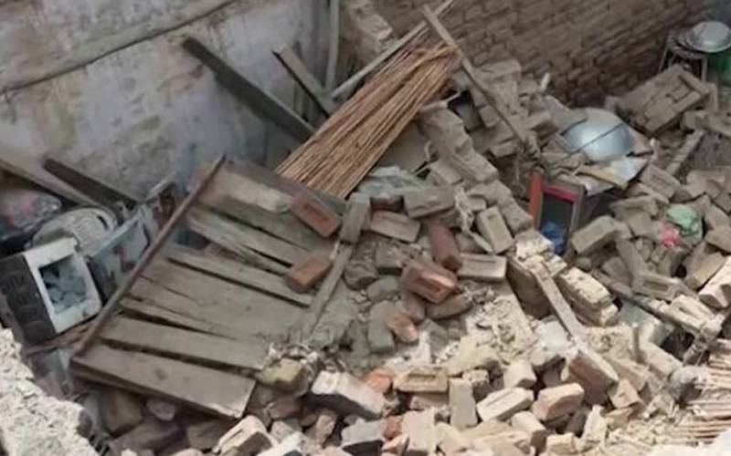 ننکانہ صاحب: خستہ حال مکان کی چھت گرنے سے 2 بچے جاں بحق، 4 افراد زخمی