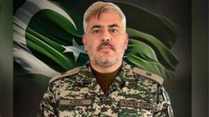 میجر عدیل زمان شہید کی نماز جنازہ ادا کر دی گئی، فیلڈ مارشل، وزیر داخلہ، کورکمانڈر پشاور اور اعلیٰ افسران کی شرکت