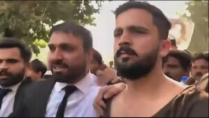 رجب بٹ کے خلاف ایف آئی آر درج نہ ہونے پر کراچی میں وکلا نے ہڑتال کا اعلان کر دیا