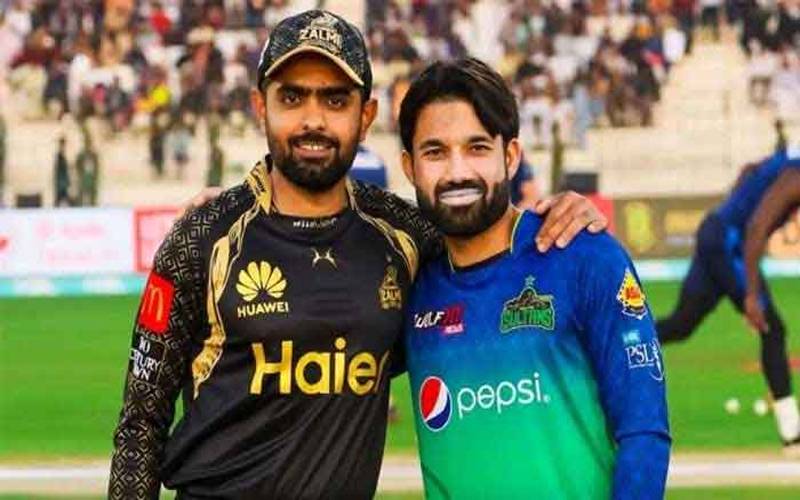 بابر اور رضوان نیو ایئر ایک ساتھ منانے کے بعد گراؤنڈ میں ایک دوسرے کے حریف بن گئے