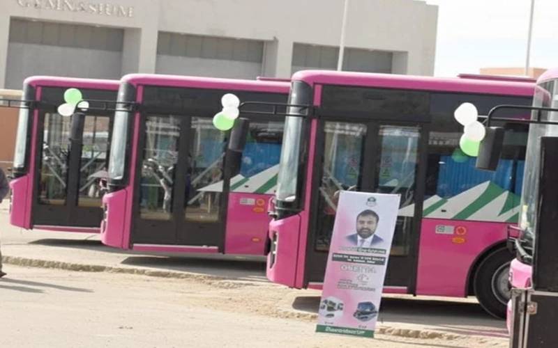 بلوچستان میں خواتین اور طالبات کے لیے پنک بس سروس کا آغاز