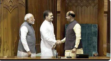 تصویر میں سے ان پڑھ شخص کو ہٹا دو: بھارتی وزیراعظم نریندر مودی کے بارے میں دلچسپ تجربہ سوشل میڈیا پر وائرل ہو گیا