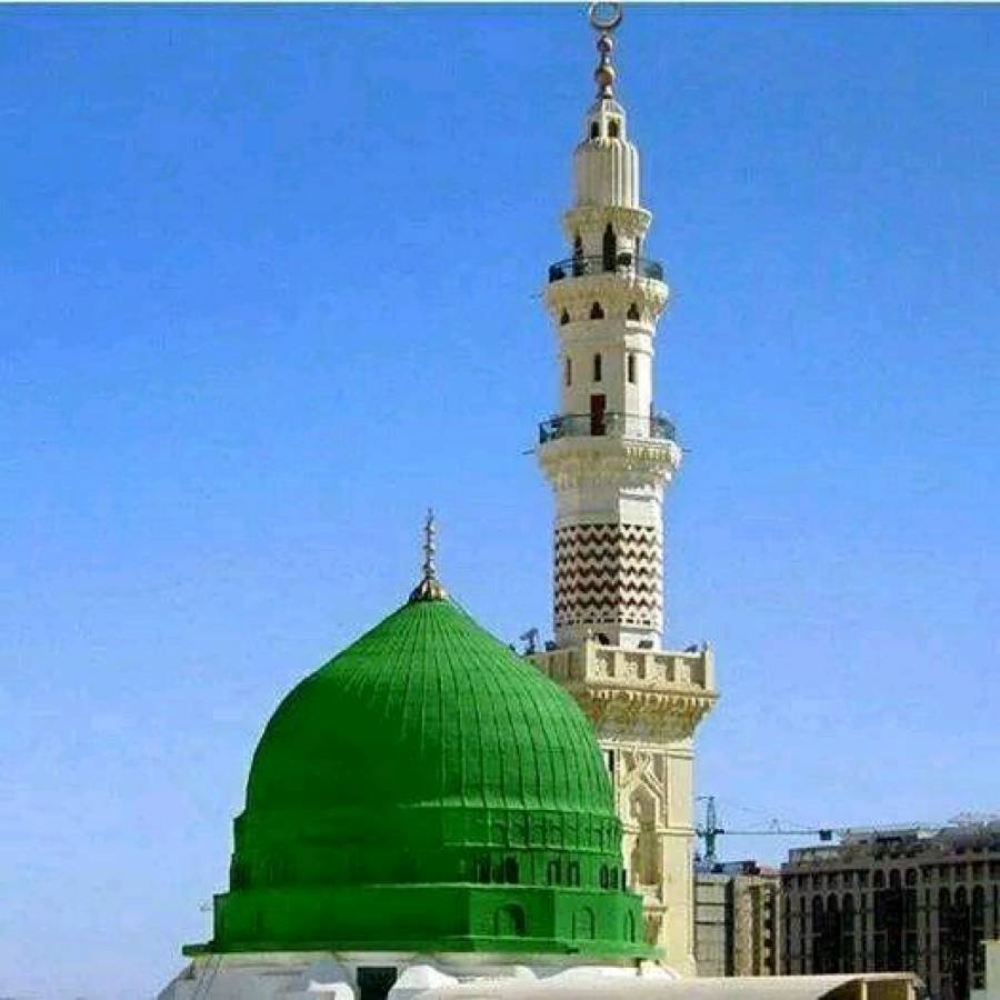 چہرے سے ترے سیکھی گلابوں نے نزاکت۔۔۔