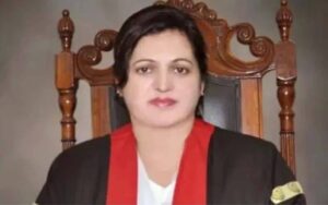 چیف جسٹس لاہور ہائیکورٹ نے 9 مئی کیسز کی سماعت کرنے والے 2 ججز کے تبادلے کا نوٹیفکیشن منسوخ کردیا