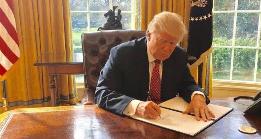 ٹرمپ نے وینزویلا کے تیل کی آمدنی کو امریکی اکاؤنٹس میں محفوظ رکھنے کے حکم پر دستخط کر دیے