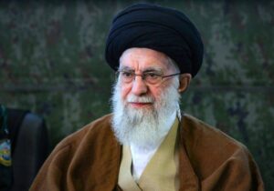 غرور میں ڈوبا ایک شخص پوری دنیا کے فیصلے کر رہا ہے، فرعون، نمرود اور رضا شاہ کے ساتھ جو ہوا وہی ٹرمپ کے ساتھ ہو گا: خامنہ ای