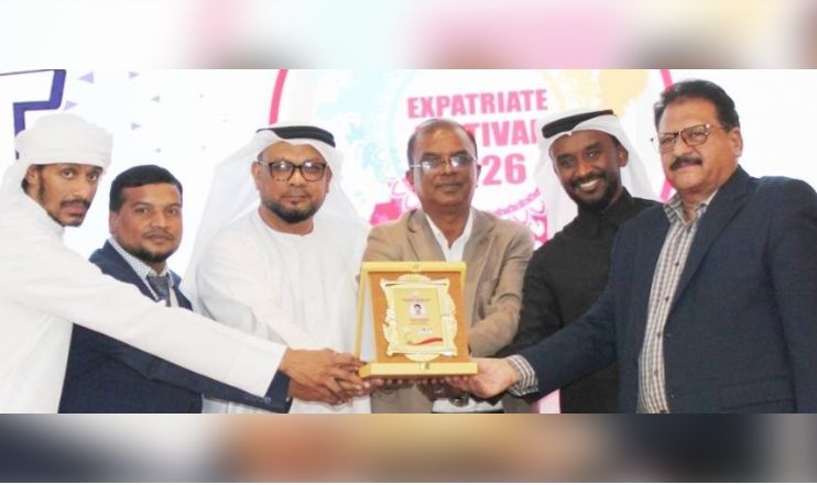 متحدہ عرب امارات میں مقیم بنگلہ دیشی کمیونٹی نے پاکستان جرنلسٹس فورم کے صدر طاہر منیر طاہر کو ایوارڈ سے نوازا