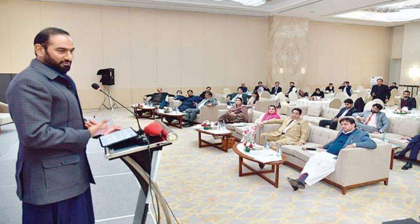 182 ممالک پنجاب سے چھوٹے ہیں، ہم بچوں کوصحیح خوراک بھی نہیں دے پارہے ، چھوٹے صوبے بنانے کے سوا مسائل کا کوئی حل نہیں :میاں عامر محمود