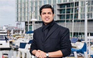 اینکرپرسن اقرارالحسن نے ’’عوام راج‘‘ تحریک کا اعلان کردیا