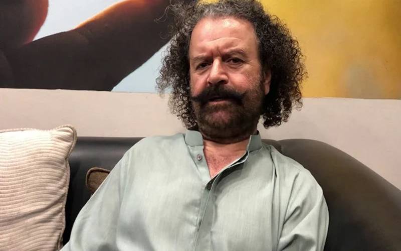 ڈرامے میں عتیقہ اوڈھو کے ساتھ رومانوی سین کرنا تھا جس میں بڑی مشکل پیش آئی: اداکار ایوب کھوسو