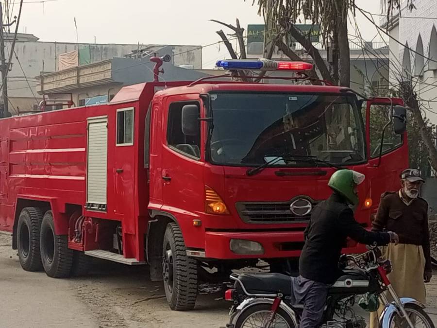 لاہور: بیدیاں روڈ پر گھر میں آگ لگنے سے 5 افراد جھلس گئے