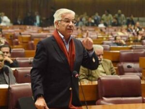 خواجہ آصف نے اختیارات کی نچلی سطح پر منتقلی نہ ہونے پر 18ویں ترمیم کو ڈھکوسلا قرار دے دیا