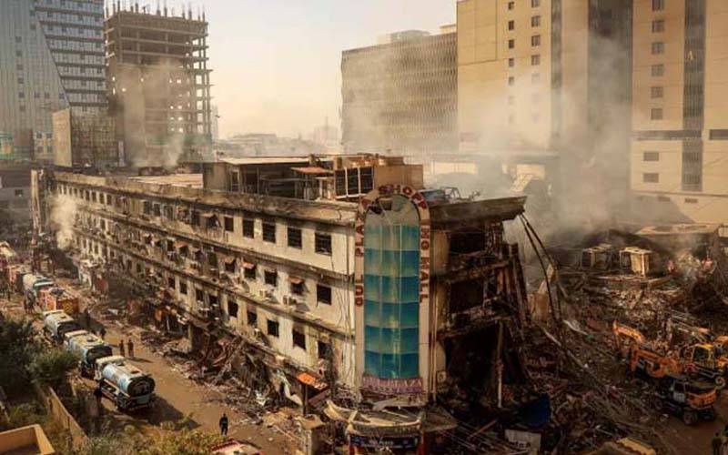 سانحہ گل پلازہ: آخری لاپتا شخص کے ملنے تک عمارت نہیں گراسکتے، ڈی سی ساؤتھ