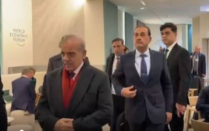 ورلڈ اکنامک فورم، وزیراعظم اور فیلڈ مارشل عالمی رہنماؤں کی توجہ کا مرکز بن گئے