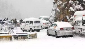 مری میں برفباری کا سلسلہ تھم گیا، جلد راستے کھلنے کا امکان