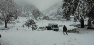 ناران، کاغان میں شدید برفباری، 2 دہائیوں کا ریکارڈ ٹوٹ گیا