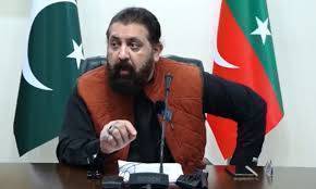 بشریٰ بی بی کا نہ تو فیس بک اکاؤنٹ ہے اور نہ ہی ٹویٹر، پھر بھی فیملی کو ملاقات کی اجازت نہیں، شیخ وقاص اکرم