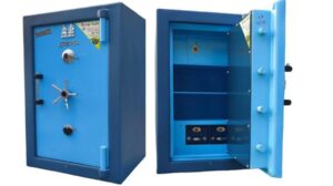 فیصل آباد میں جیولری شاپ پر چوری کی بڑی واردات، چور سونے سے بھری تجوری ہی اٹھا کر فرار ہو گئے۔