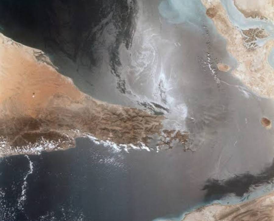 امریکہ کے حملے کا خطرہ، ایران نے آبنائے ہرمز میں جنگی مشقوں کا اعلان کردیا