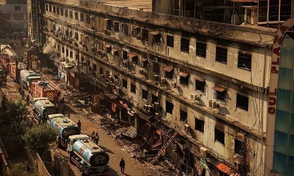 سانحۂ گل پلازہ: آج 27 میتیں لواحقین کے حوالے کی جائیں گی، اب تک کتنی لاشوں کی شناخت ہو گئی؟ جانیے