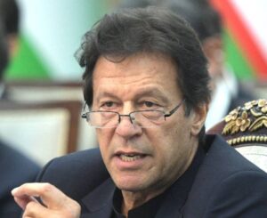 عمران خان کی دائیں آنکھ کی ریٹینل وین بند ہونے کی تشخیص ہوئی ہے، ڈائریکٹر پمز