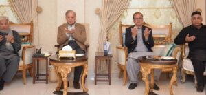 وزیراعظم شہباز شریف کی وزیر مملکت چوہدری ارمغان سبحانی کی رہائشگاہ آمد، والدہ کے انتقال پر اظہار تعزیت