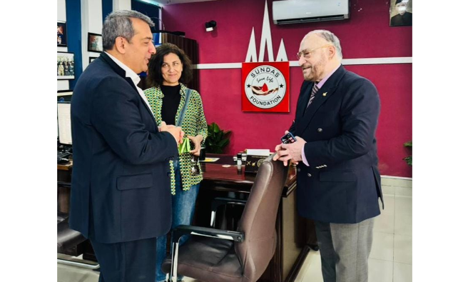 آذربائیجان کے سفیر خضر فرہادوف کا اہلیہ کے ہمراہ سندس فاؤنڈیشن اسلام آباد سنٹر کا دورہ، تھیلیسیمیا تشخیصی ٹیسٹ کروایا