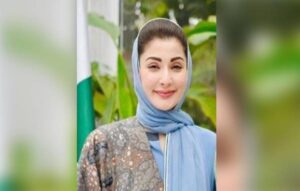 وزیراعلیٰ مریم نواز کا لبرٹی چوک لاہور کا دورہ، موٹرسائیکل پر سیفٹی راڈ لگانے کی ہدایت۔۔۔ شہریوں کے ساتھ سیلفیاں بھی لیں