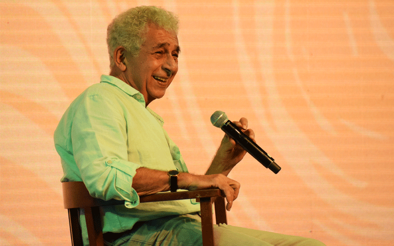 بالیوڈ اداکار نصیرالدین شاہ کو بغیر وضاحت پیش کیے ایونٹ سے نکال دیا گیا