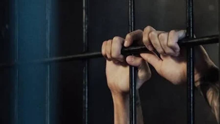 20 روپے رشوت کا الزام، 30 سال جیل کاٹنے والا بےگناہ شخص رہا ہوتے ہی مرگیا