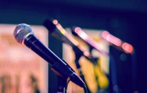 نائیجیریائی گلوکارہ افنانیا نوانگین سانپ کے کاٹنے سے وفات پا گئی