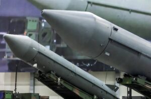 سعودی عرب میں عالمی دفاعی نمائش کے دوران پاکستان کے فتح 2 سمیت دیگر میزائل پیش