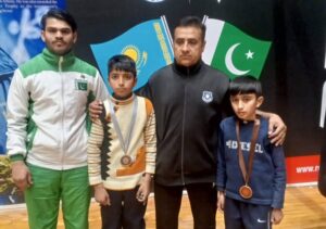 اسلام آباد میں قومی سطح کی کک باکسنگ چیمپئن شپ کا مقابلہ، آزاد کشمیر کے باکسر راجہ حسیب نے گولڈ میڈل جیت لیا