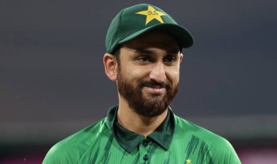 پاکستانی ذرا ہٹ کے چیزیں کرتے ہیں، سلمان آغا