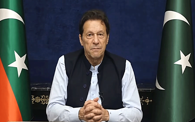 عمران خان کی اسپتال منتقلی کے لیے اپوزیشن کا احتجاج تیسرے روز بھی جاری