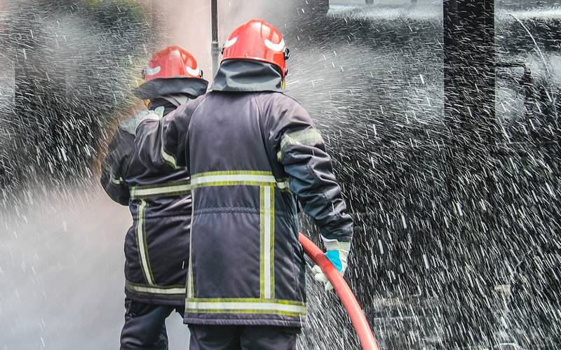 کراچی؛ سائٹ ایریا، ولیکا چورنگی پر فیکٹری میں آگ لگ گئی