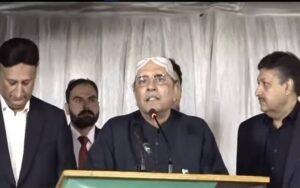 شہباز شریف اور مریم نواز کے ساتھ چلنے کا ارادہ، بانی جیل نہیں کاٹ سکتے تو کوئی آسان کام کر لیں: آصف زرداری