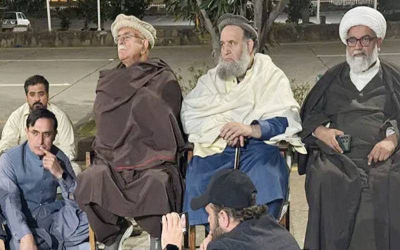 اپوزیشن اتحاد کا پارلیمنٹ ہاؤس میں دھرنا ختم کرنے کا اعلان