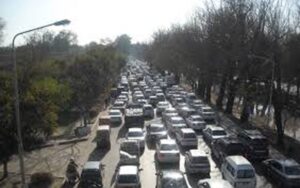 لاہور میں کینال روڈ بند کرنے والے نوجوان کا سافٹ ویئر اپ ڈیٹ، ویڈیو سامنے آگئی