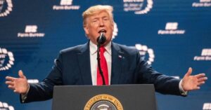 ڈونلڈ ٹرمپ نے ٹیرف عائد کرتے وقت اپنے اختیارات سے تجاوز کیا، امریکی عدالت نے ٹیرف اقدامات کو کالعدم قرار دے دیا