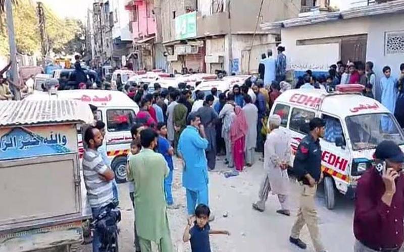 کراچی میں عمارت گرنے کا واقعہ، 3 سگی بہنیں بھی جاں بحق افراد میں شامل، ماں نڈھال