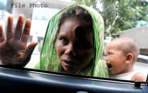 لاہور میں ٹریفک روانی میں خلل ڈالنے اور پیشہ ور گداگروں کے خلاف کریک ڈاؤن، 48 گھنٹوں میں 310 زیر حراست