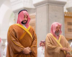 سعودی ولی عہد شہزادہ محمد بن سلمان کی مسجد قباء میں حاضری، نوافل کی ادائیگی اور امتِ مسلمہ کے لیے دعائیں