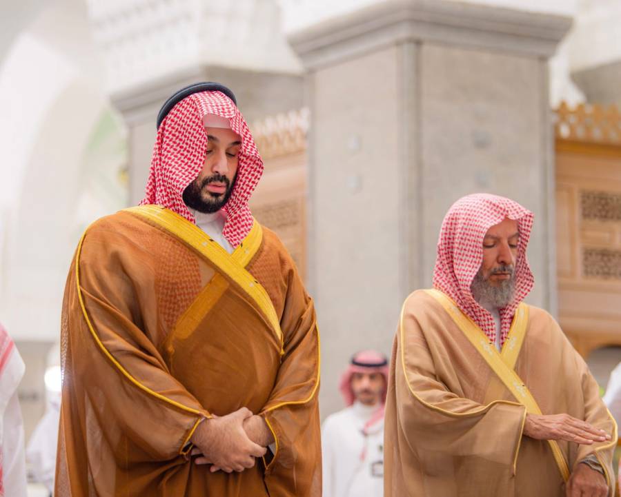 سعودی ولی عہد شہزادہ محمد بن سلمان کی مسجد قباء میں حاضری، نوافل کی ادائیگی اور امتِ مسلمہ کے لیے دعائیں
