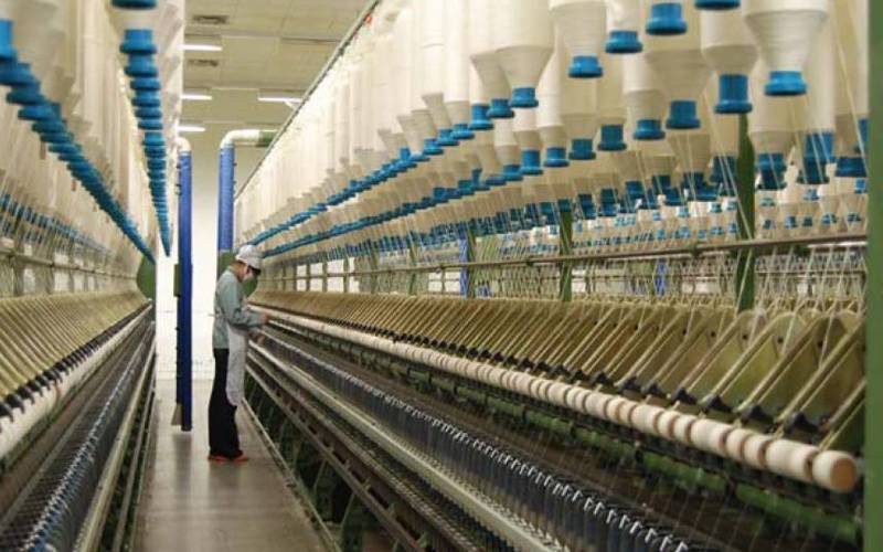 پاکستانی مصنوعات کی برآمدات میں سات ماہ کے دوران 1.34 ارب ڈالر کمی ریکارڈ، ٹیکسٹائل اور مینوفیکچرنگ کے شعبوں میں استحکام برقرار