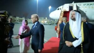 شہباز شریف امیر قطر کی دعوت پر دوحہ پہنچ گئے